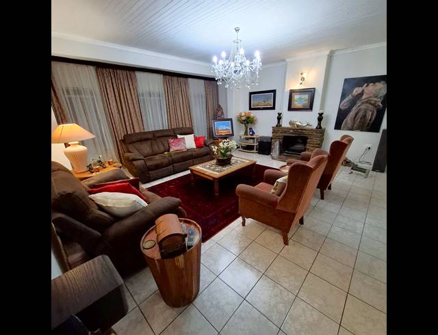 6 BEDROOM HOUSE FOR SALE IN MEYERTON CENTRAL